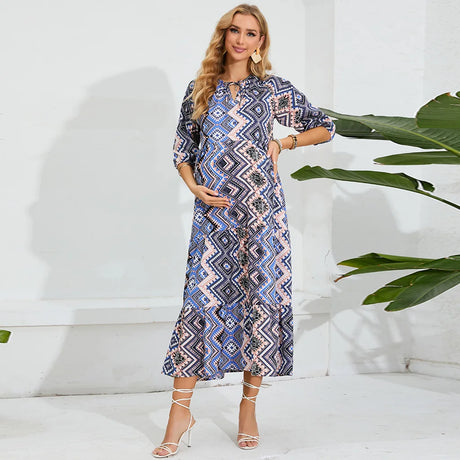 Elegant beach maternity dress with geometric pattern, perfect for summer photoshoots on expectant mothers.