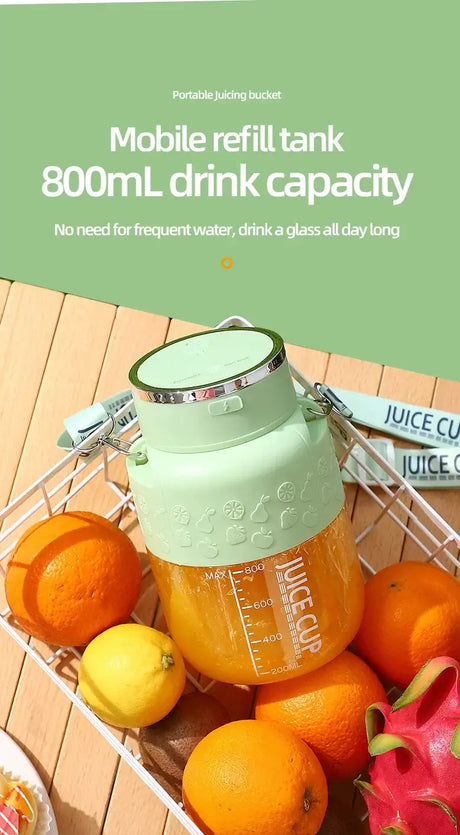 Wireless portable juicing bucket with 800ml capacity, ideal for on-the-go hydration and fresh juice.
