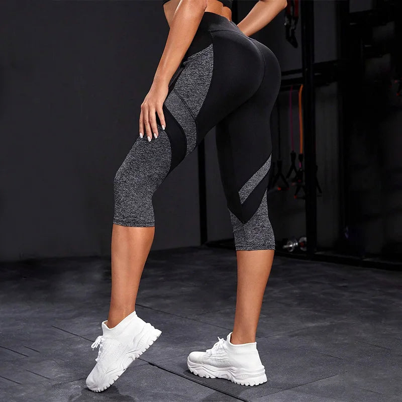Colorblocked Capri Women's Yoga Leggings – High Waist Workout Pants with Pockets