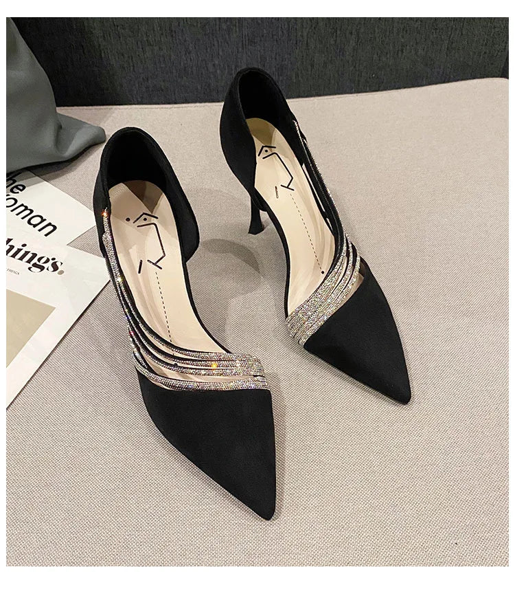 Autumn Evening Party Pumps – Nude, Black & Gold 2025