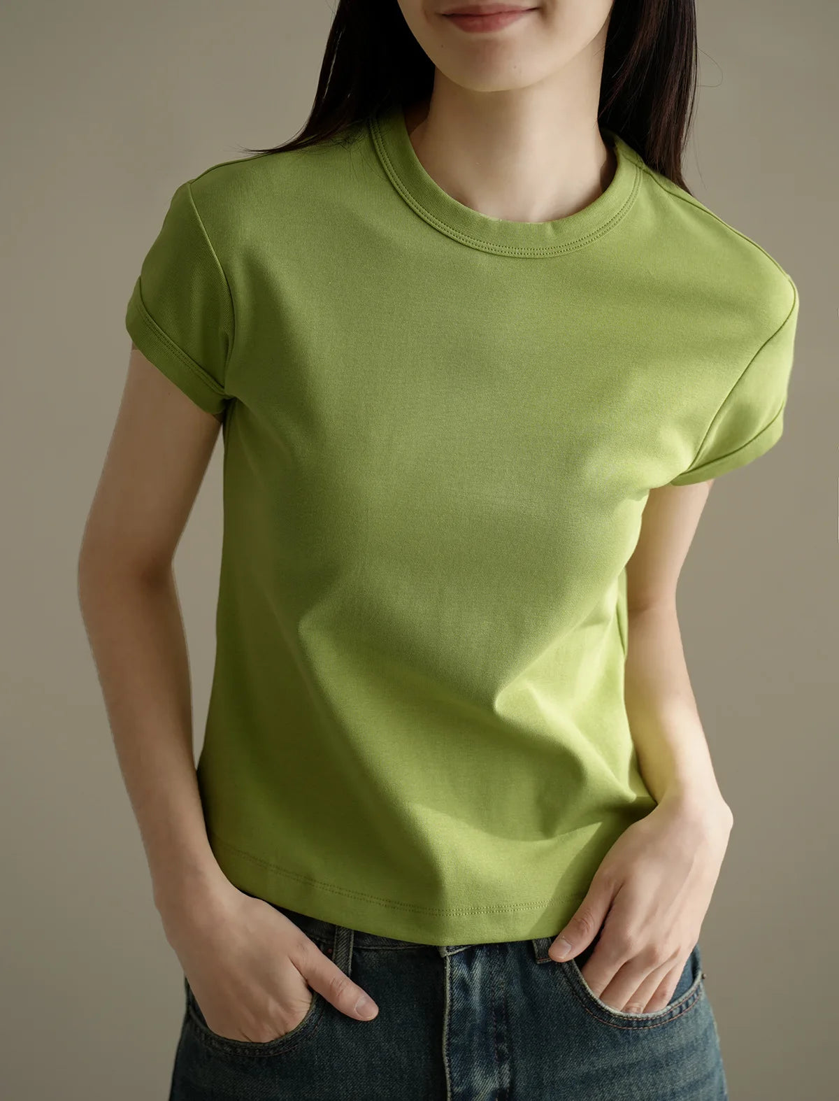 تي شيرت نسائي بطبعة ملونة