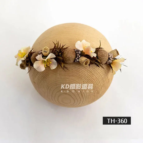 Adjustable faux flower headband for newborn photography, suitable for girls aged 0-6 months, featuring pastel floral design.