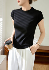 تي شيرت نسائي بطبعة ملونة