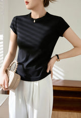 تي شيرت نسائي بطبعة ملونة