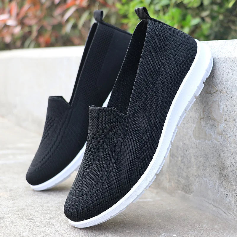 Old Beijing Women’s Cloth Shoes Soft Sole Flats