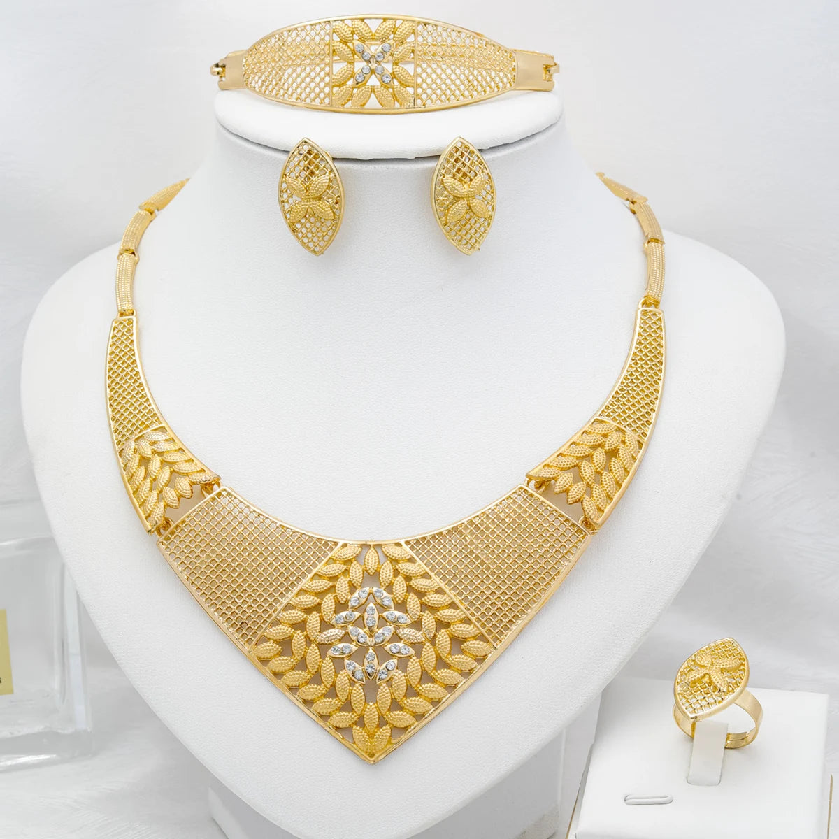 Women’s 18K Gold Flower Jewelry Set