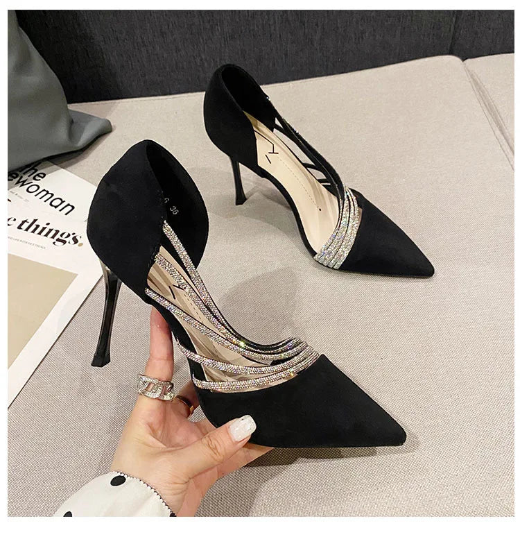 Autumn Evening Party Pumps – Nude, Black & Gold 2025
