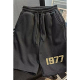 شورت رجالي بطبعة حروف مقاس كبير - تصميم ١٩٧٧