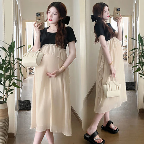 Short sleeve maternity dress in black and beige, perfect for summer casual photoshoots, made of breathable cotton.
